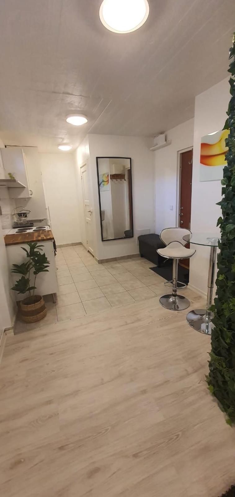 Beautiful Basement Apartment, Very Private And Close To The Metro Stockholm Kültér fotó