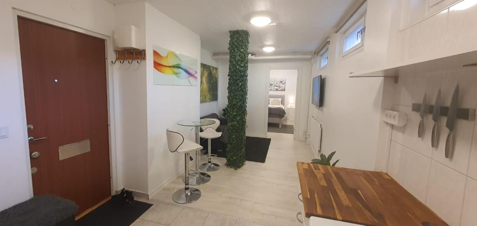Beautiful Basement Apartment, Very Private And Close To The Metro Stockholm Kültér fotó
